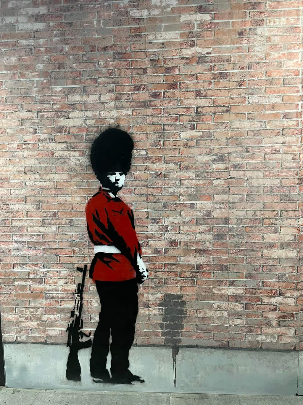 Framed 1 Panel - Banksy - Pissing soldier